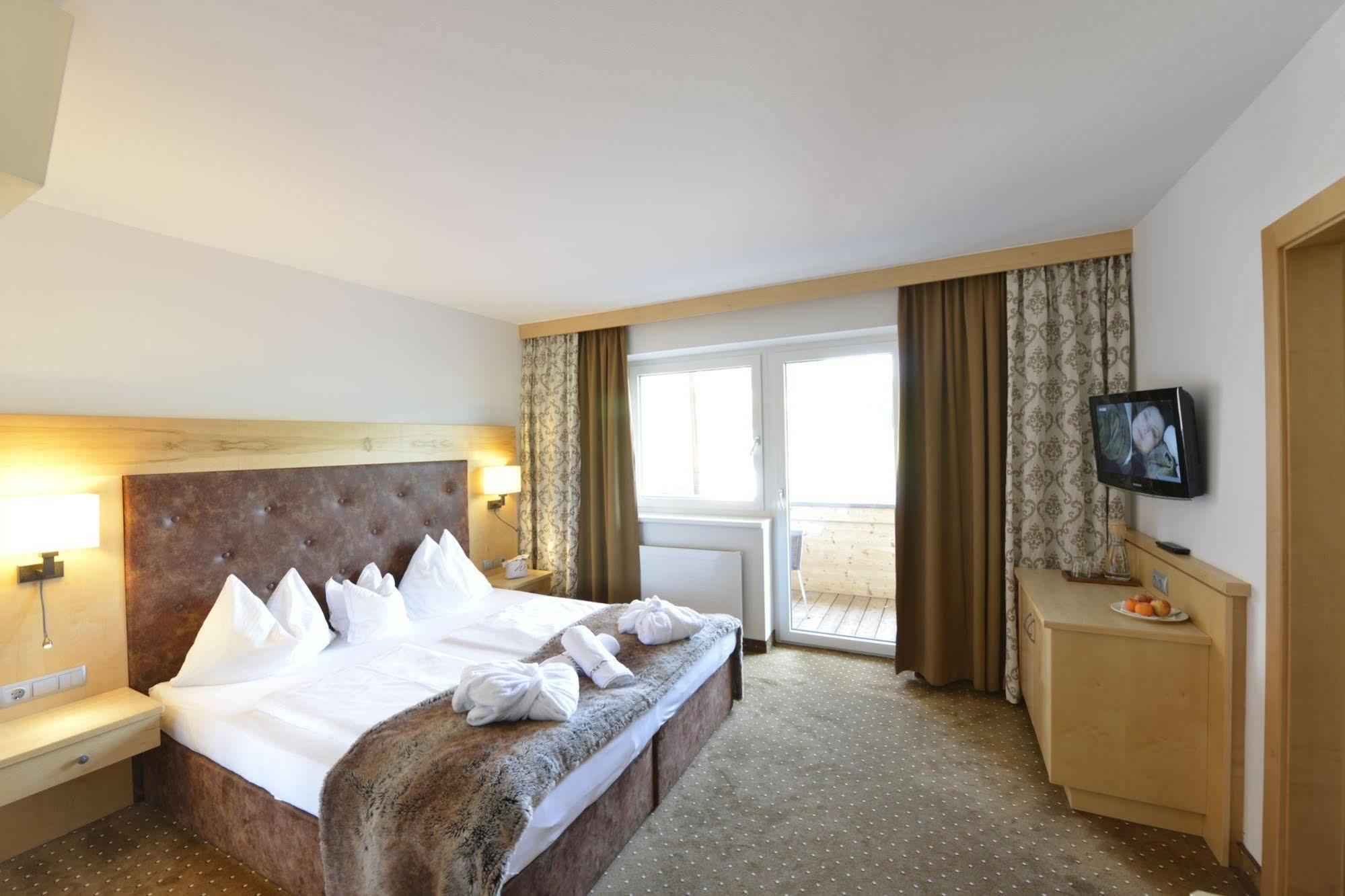 Hotel & Alpin Lodge Der Wastlhof ニーデラウ エクステリア 写真
