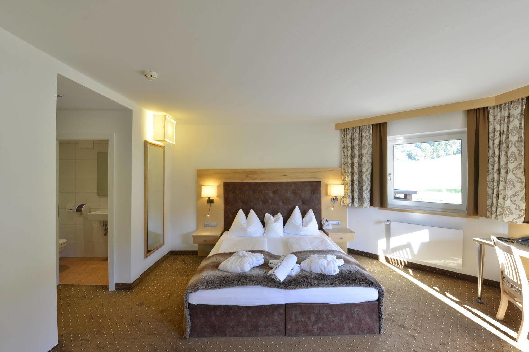 Hotel & Alpin Lodge Der Wastlhof ニーデラウ エクステリア 写真